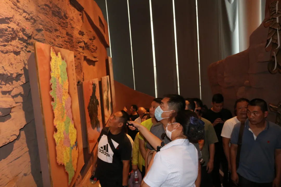 洛界高速党员干部参加市公路事业发展中心理想信念培训活动